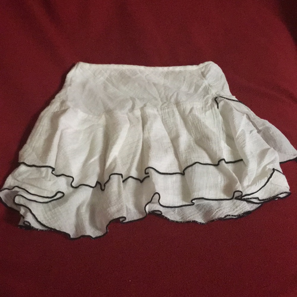 Skirt Girls size 6x white & black whimsical flowy EUC